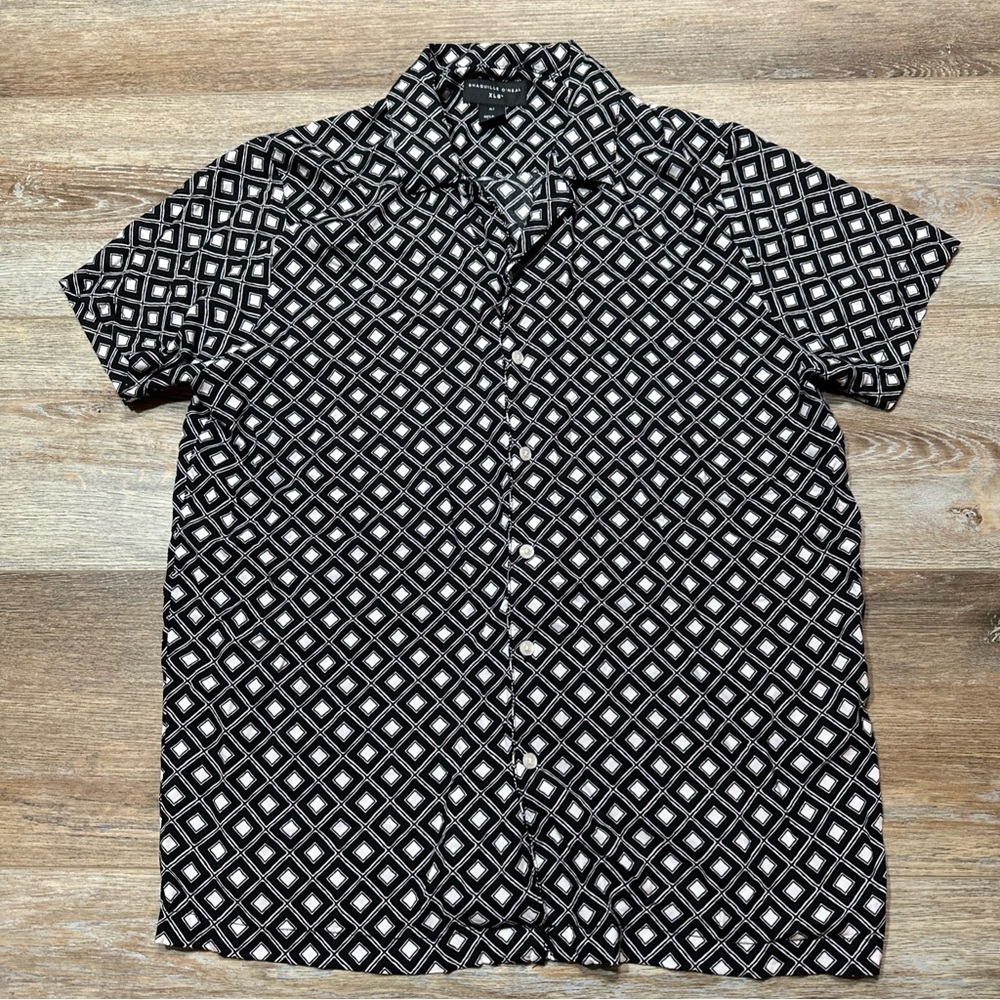 Stylish Black and White Diamond Pattern Shirt
